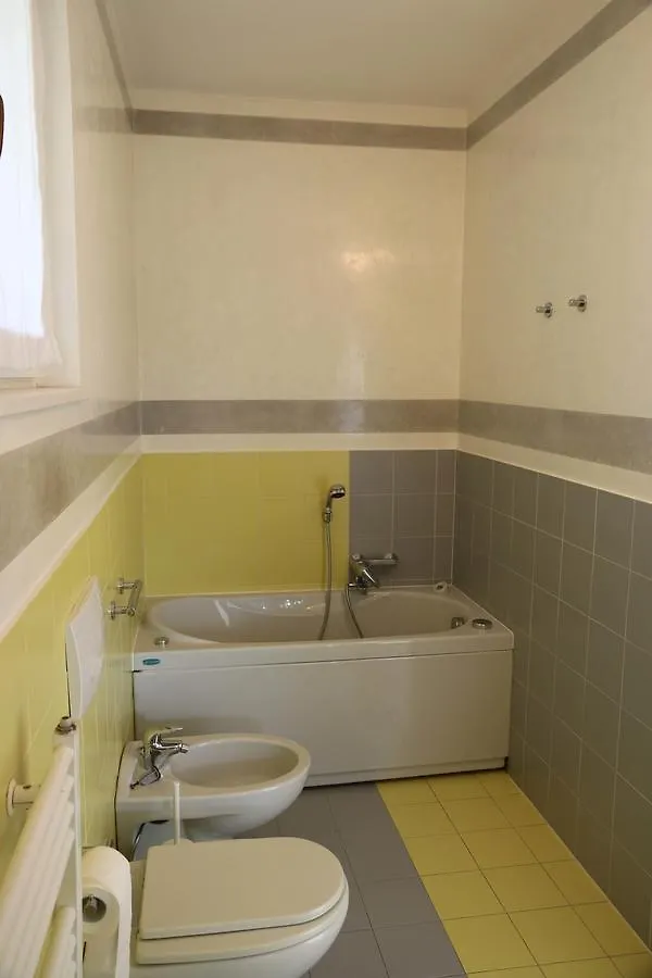 Appartamento Giona Maccagno 0*,  Italy